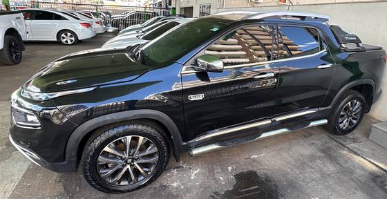 FIAT TORO 2.0 16V TURBO DIESEL RANCH 4WD AT9 FIAT TORO 2.0 16V TURBO DIESEL RANCH 4WD AT9